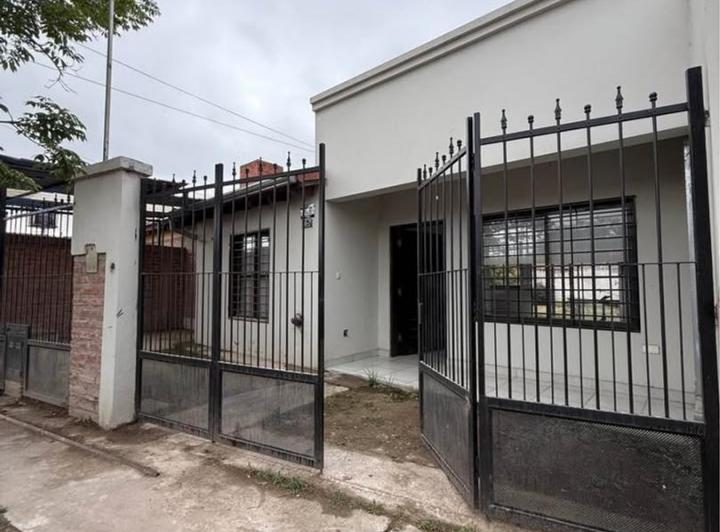 Casa · 75m² · 3 Ambientes · 4 Cocheras