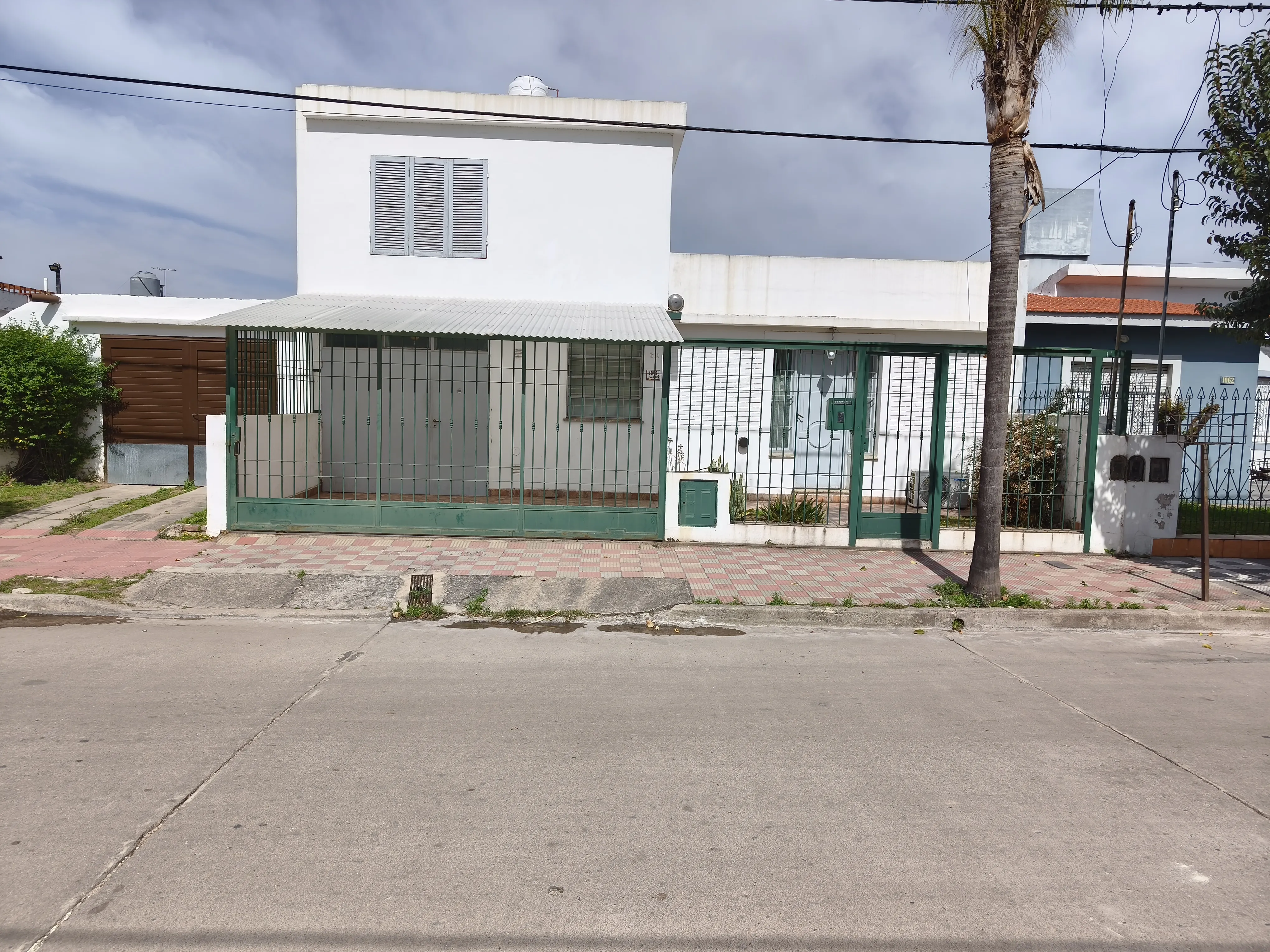 CASA ,  VENTA TRES DORMITORIOS. Residencial América.