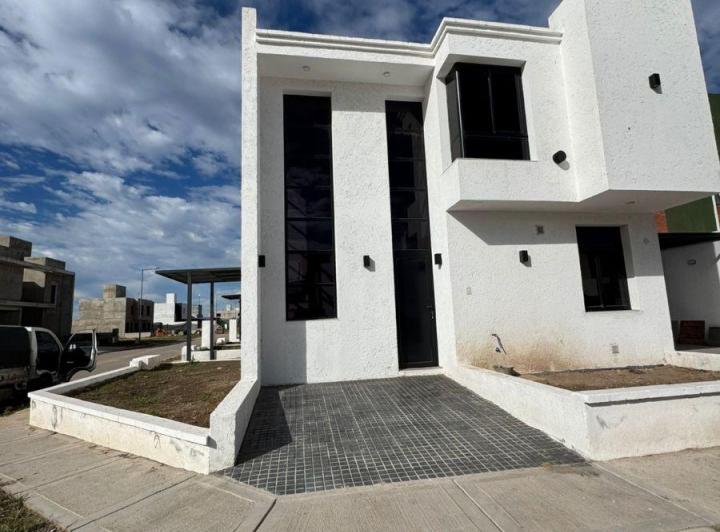 Casa · 80m² · 3 Ambientes · 1 Cochera