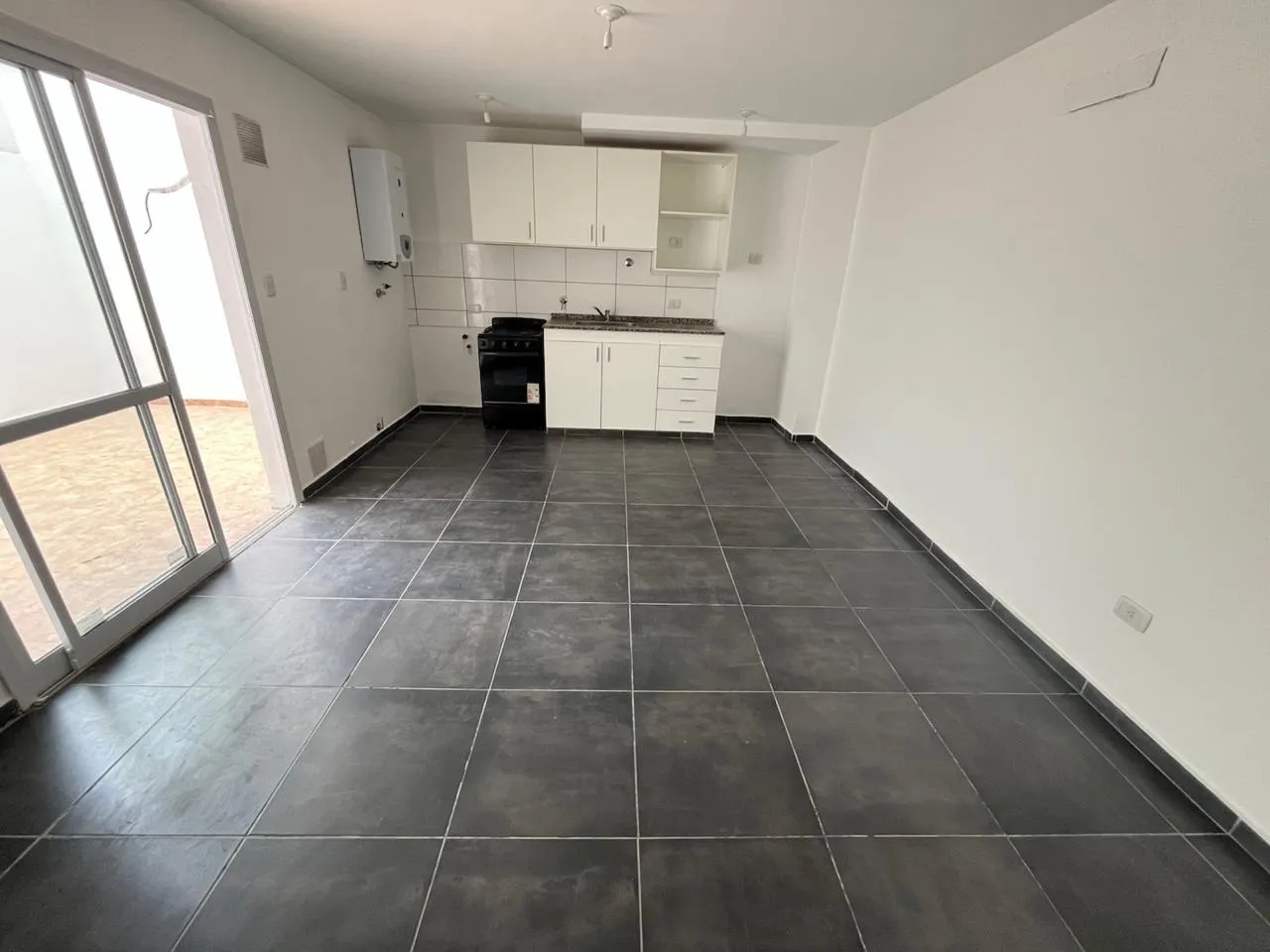 PLANTA BAJA CON PATIO - BAJAS EXPENSAS