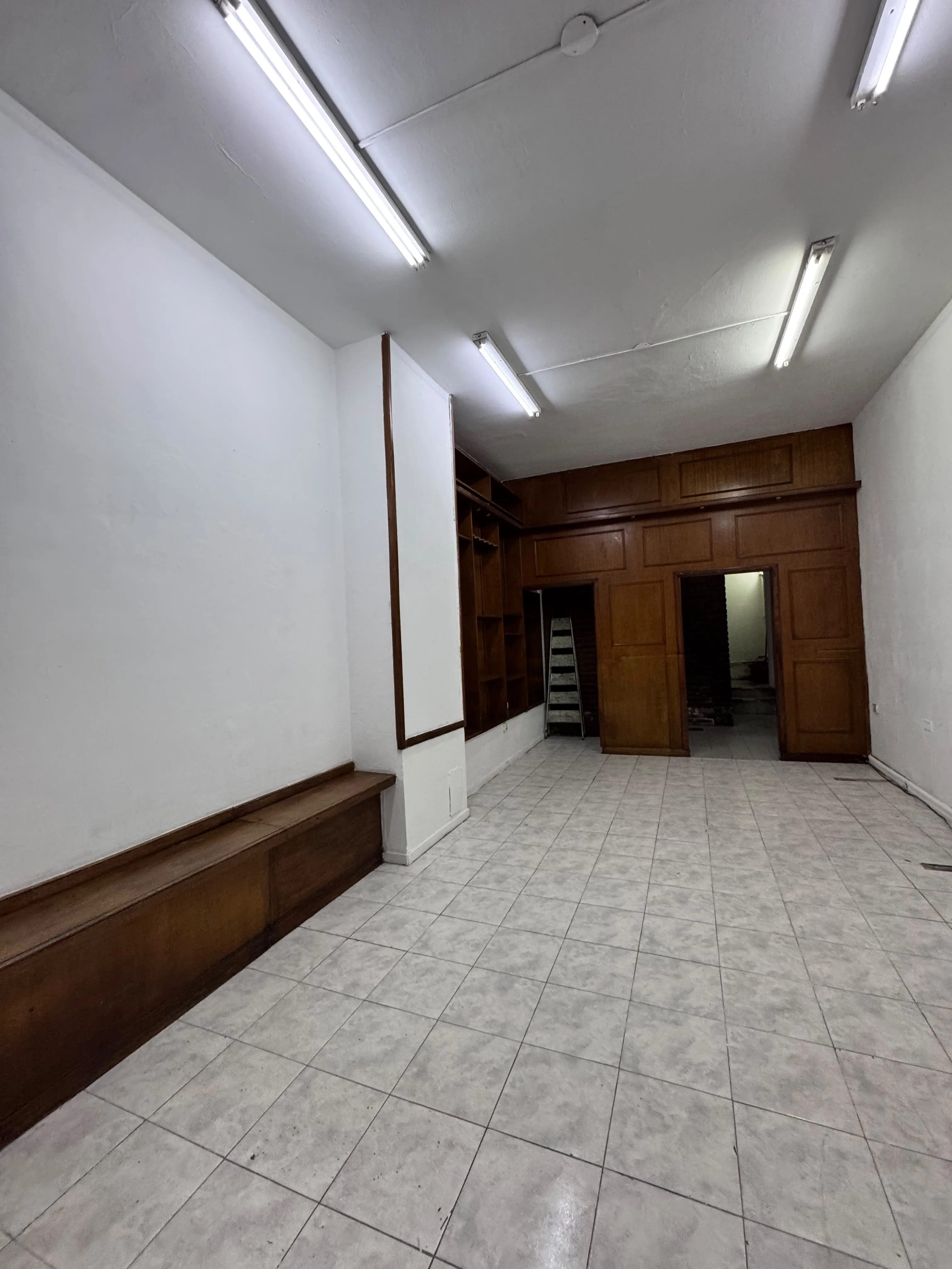 Alquilo local en zona mayorista Córdoba