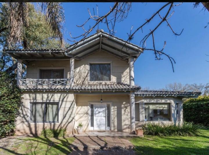 Casa · 160m² · 6 Ambientes · 1 Cochera