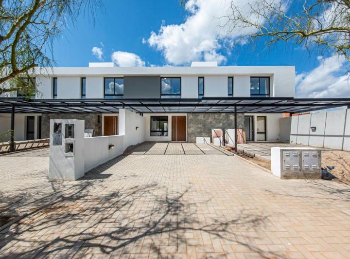 Casa · 145m² · 8 Ambientes · 1 Cochera