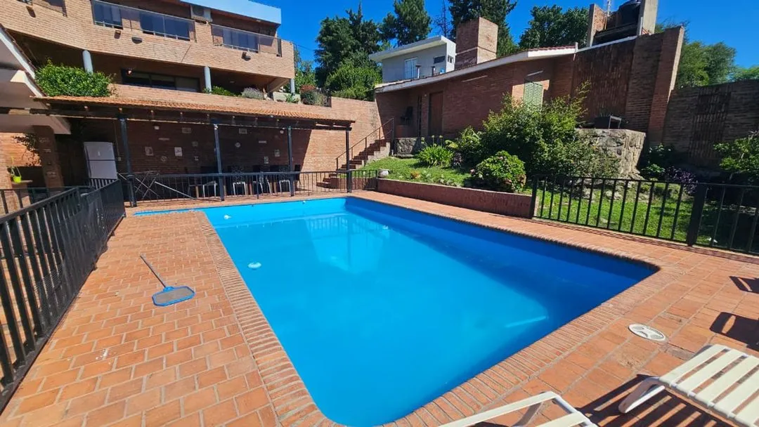 CASA V.CARLOS PAZ LA QUINTA Bº CERRADO 3 DORMI C DEPARTAMENTO PILETA QUINCHO TERRAZA PARQUE VENTA