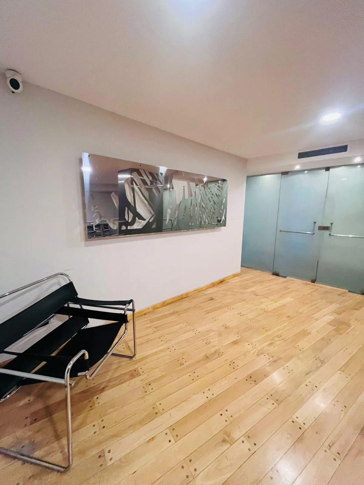 OFICINA EN VENTA  EXCELENTE UBICACIÓN SOBRE AV. COLÓN