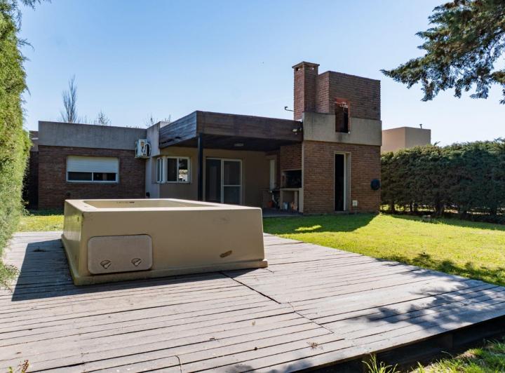Casa · 181m² · 4 Ambientes · 1 Cochera