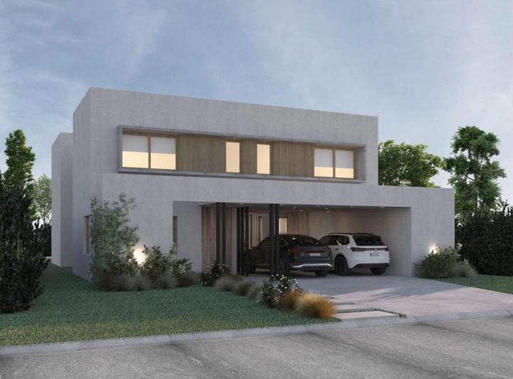 Casa · 295m² · 9 Ambientes · 2 Cocheras