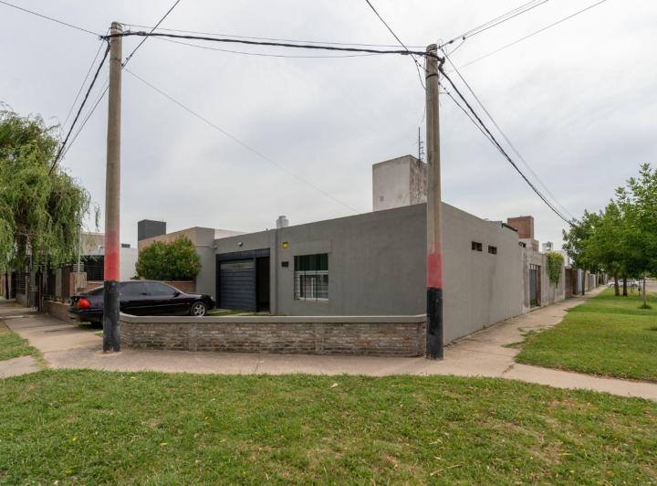 Casa · 90m² · 3 Ambientes · 2 Cocheras