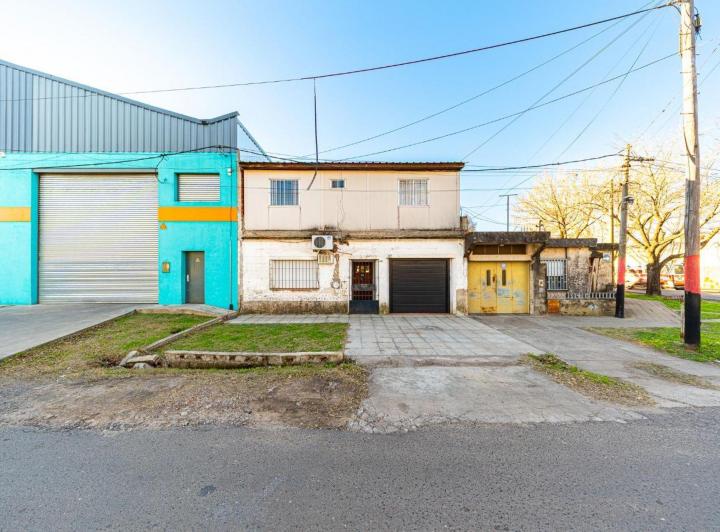 Casa · 180m² · 4 Ambientes · 1 Cochera