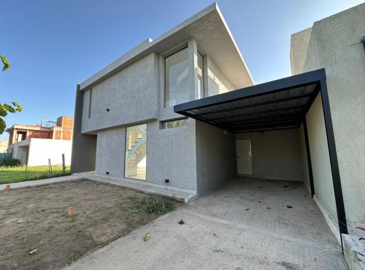 Casa · 135m² · 4 Ambientes · 1 Cochera