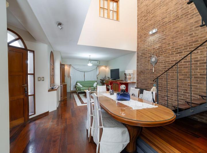 Casa · 145m² · 6 Ambientes · 1 Cochera
