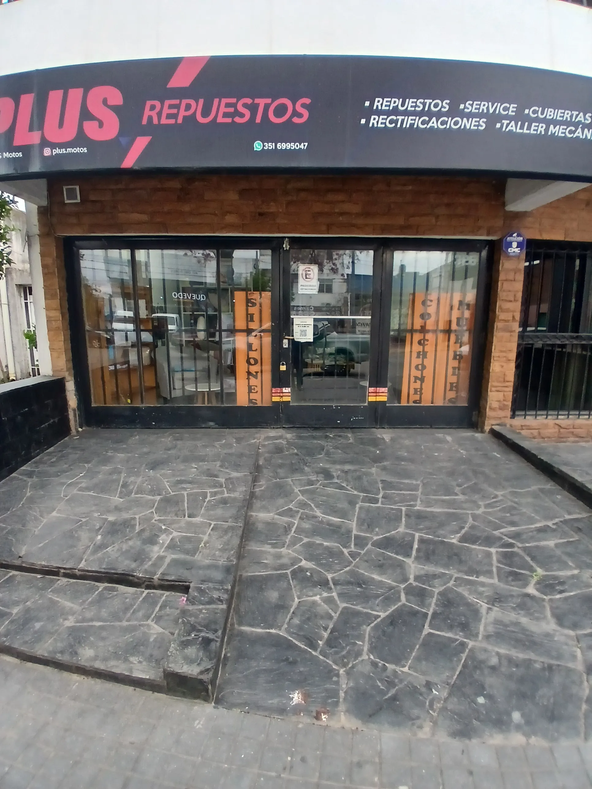 Alquilo Local en Avenida Caraffa 2326