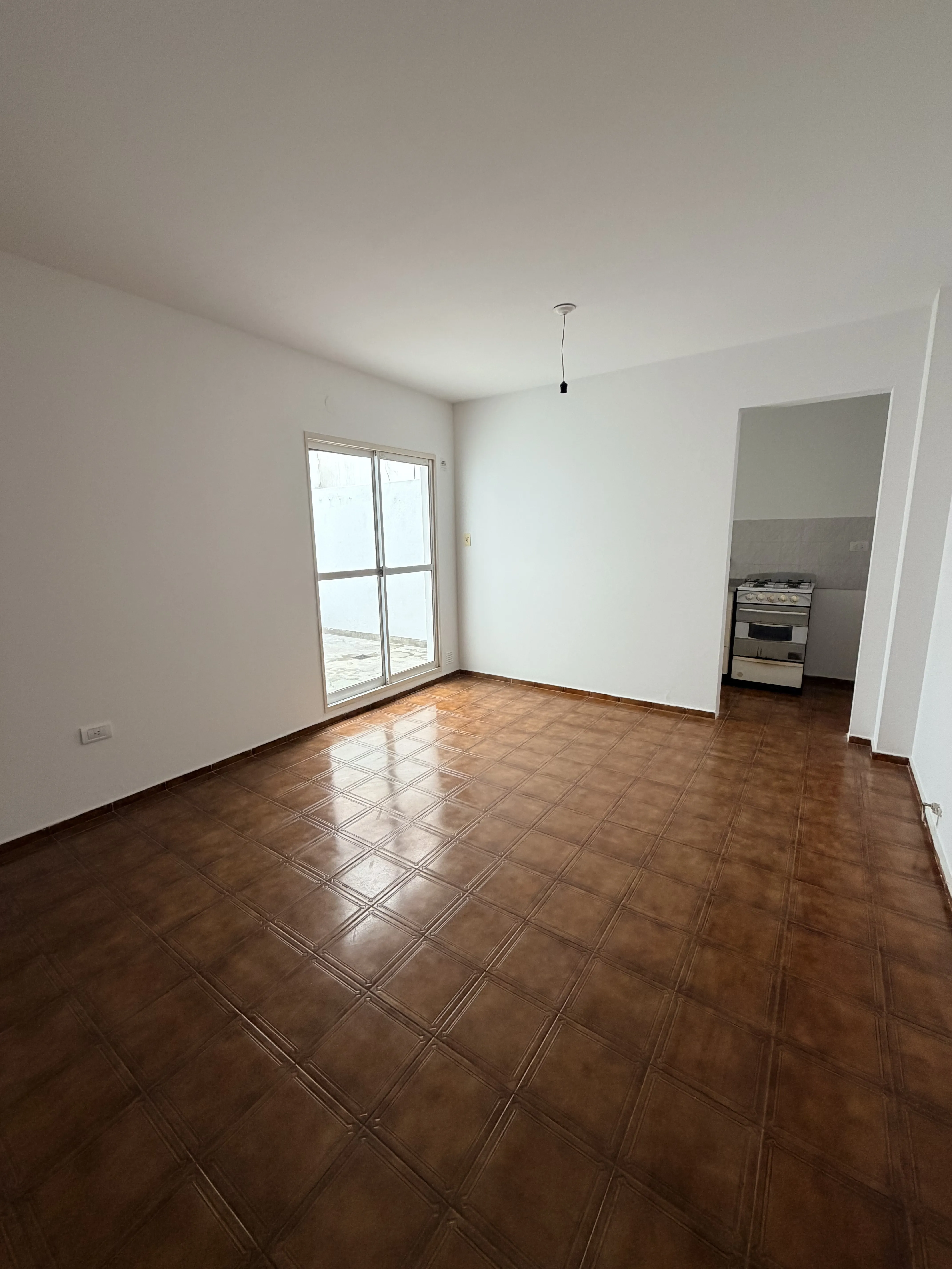 Alquilo departamento con patio. Nueva Córdoba. Dueño directo