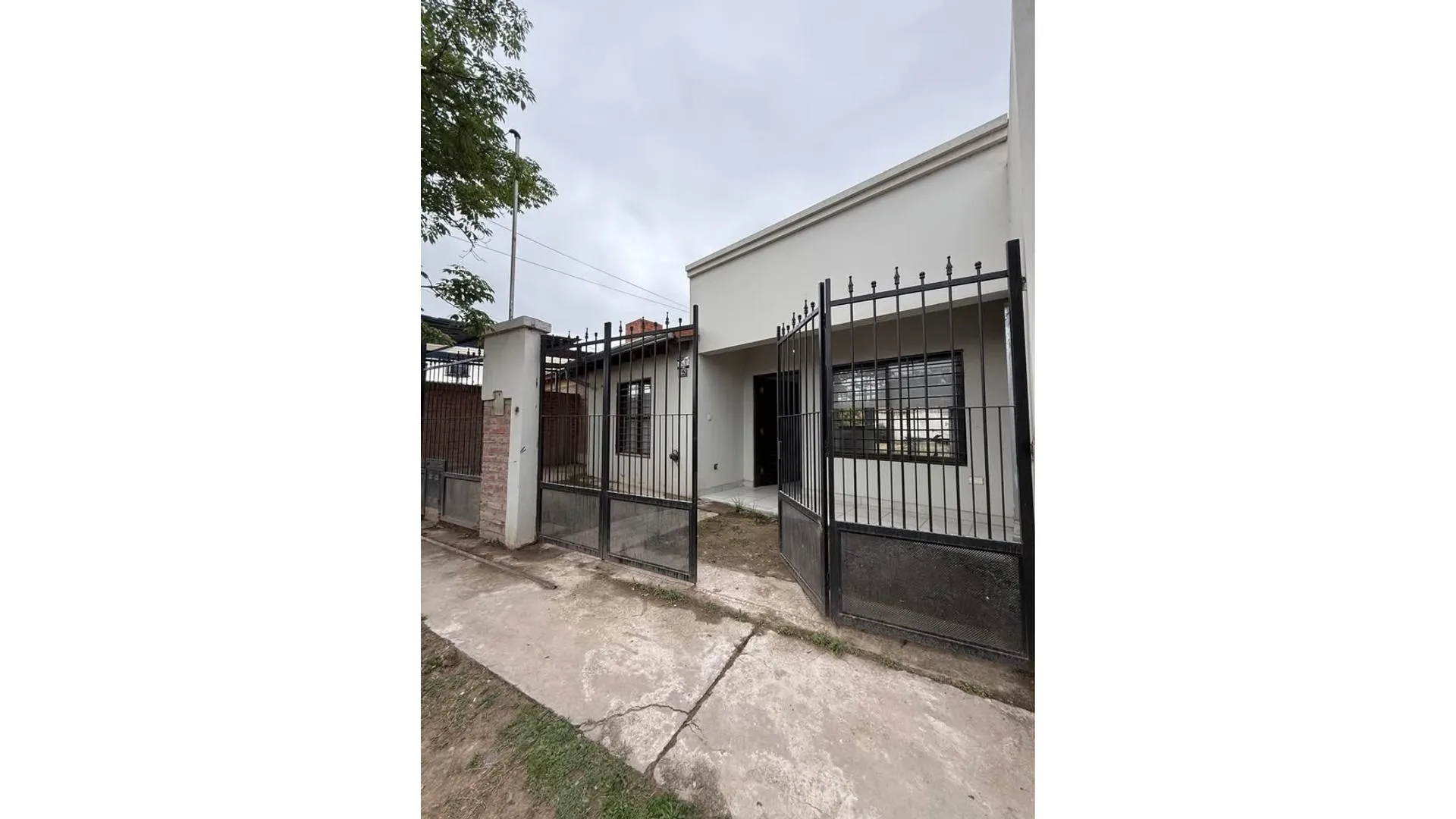 Exc casa 2 dor venta cochera/galeria/jardin B° Santa Ana
