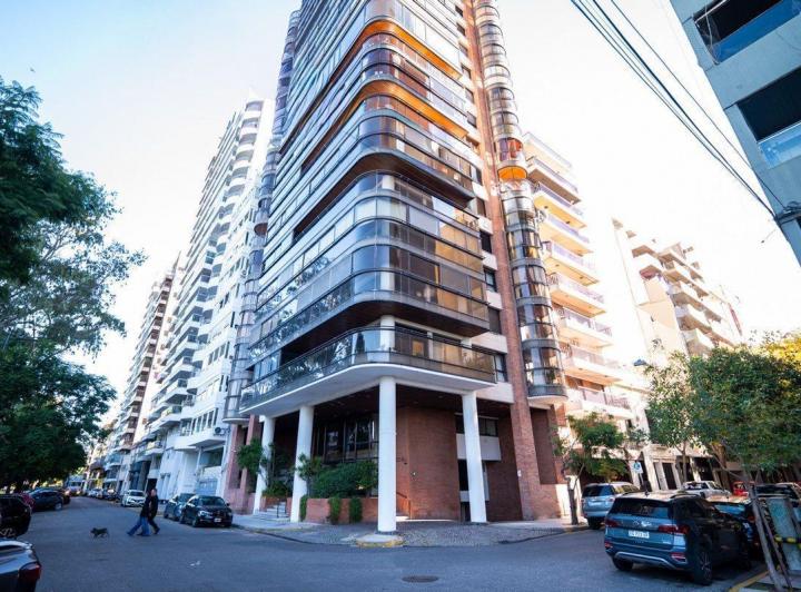 Departamento · 242m² · 8 Ambientes · 2 Cocheras