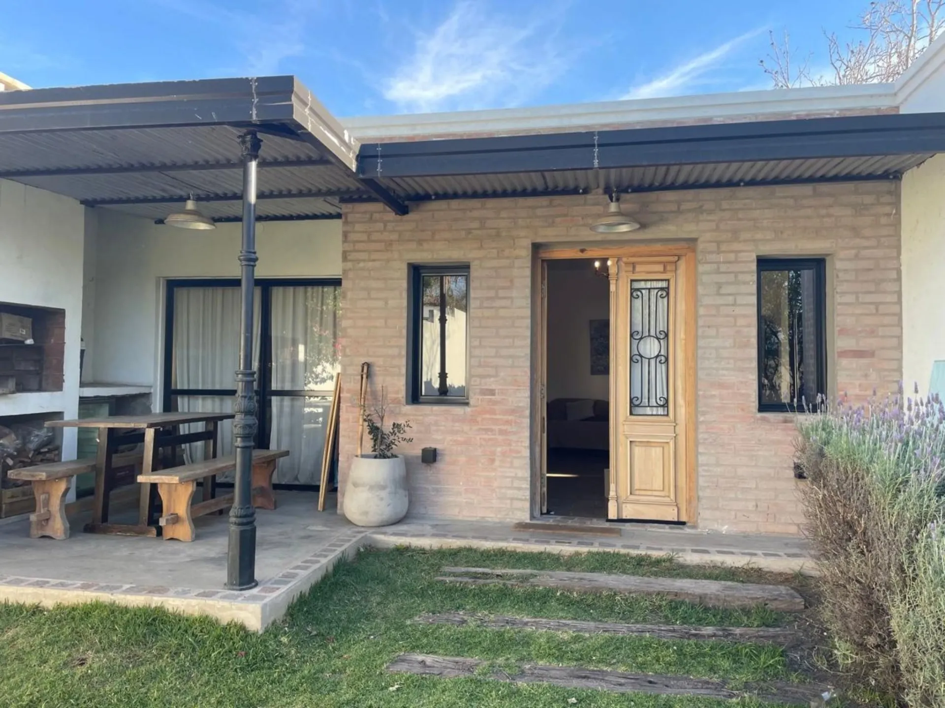 Alquilo casa 2 dormitorios + Esctirotio | Galería con asador y gran patio | Vill...