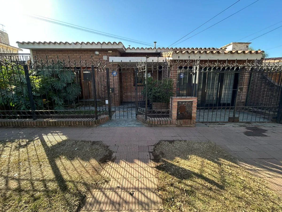 ALQUILER CASA DOS DORMITORIOS BARRIO RESIDENCIAL OLIVOS