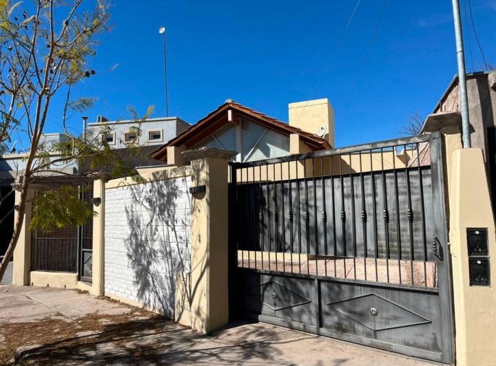 Casa · 70m² · 4 Ambientes · 1 Cochera