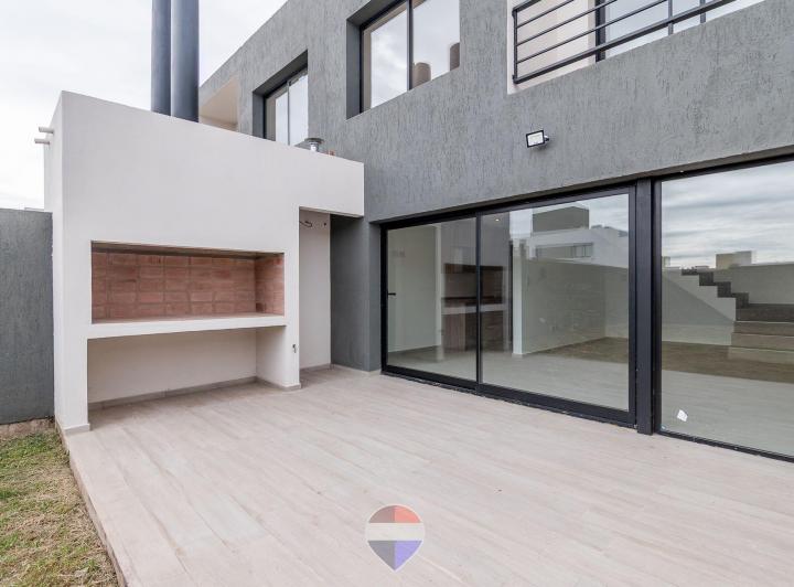 Casa · 94m² · 3 Ambientes · 1 Cochera