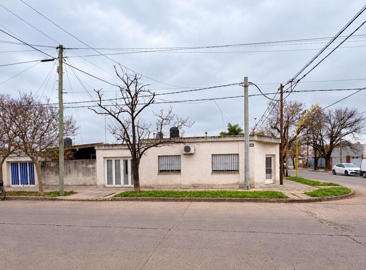 Casa · 160m² · 4 Ambientes · 2 Cocheras