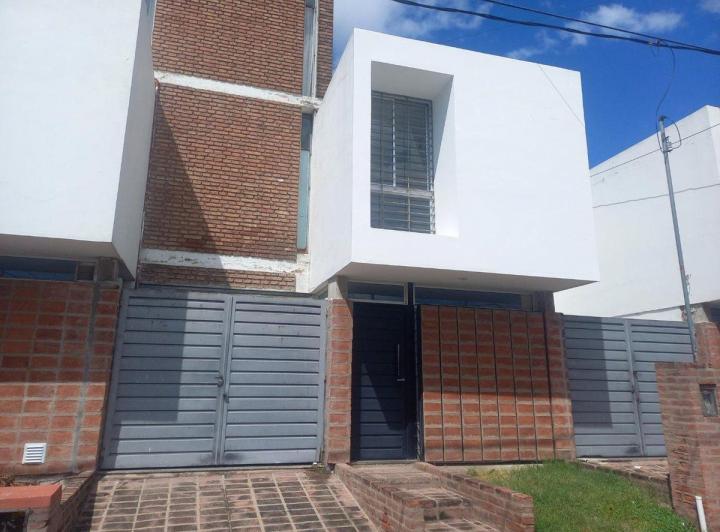 Casa · 120m² · 4 Ambientes · 1 Cochera