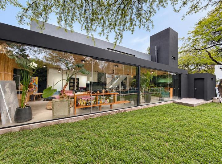 Casa · 413m² · 8 Ambientes · 2 Cocheras