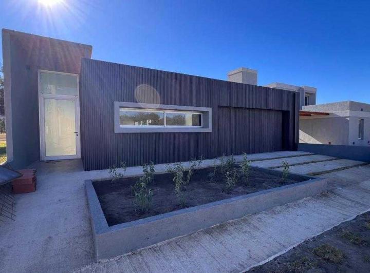 Casa · 166m² · 3 Dormitorios · 2 Cocheras