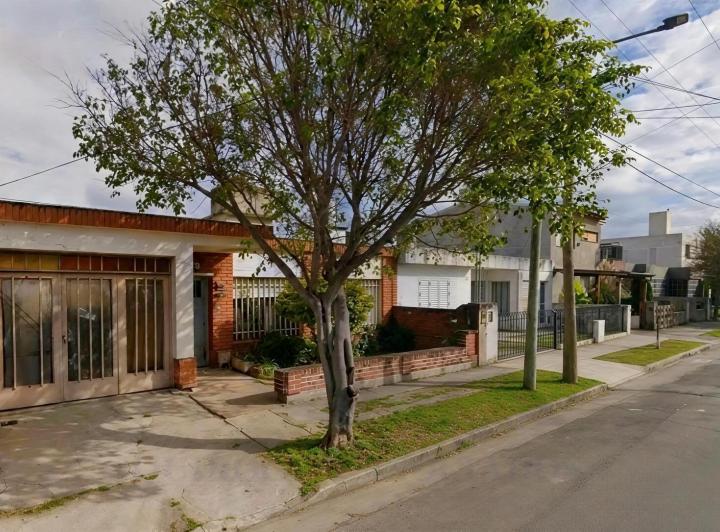 Casa · 136m² · 4 Ambientes · 2 Cocheras