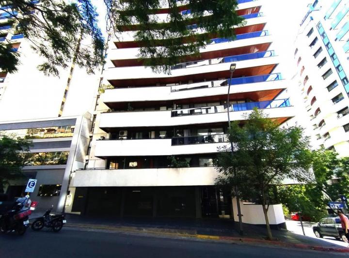 Departamento · 170m² · 6 Ambientes · 1 Cochera