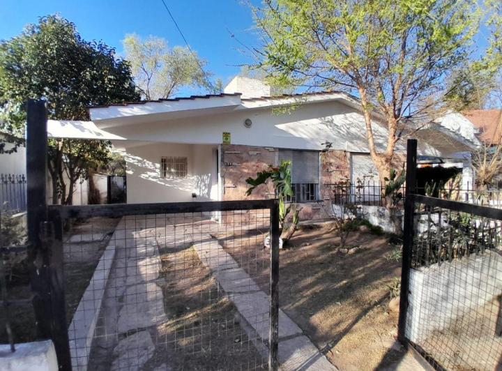 Casa · 70m² · 5 Ambientes · 1 Cochera