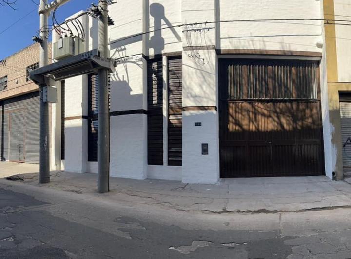 Bodega-Galpón · 270m² · 4 Ambientes · 15 Cocheras