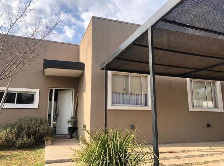 Casa · 101m² · 5 Ambientes · 1 Cochera