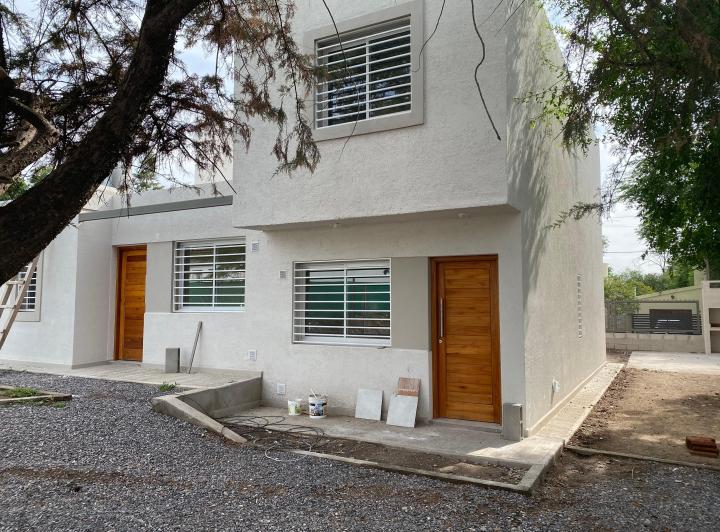 Casa · 85m² · 4 Ambientes · 2 Cocheras