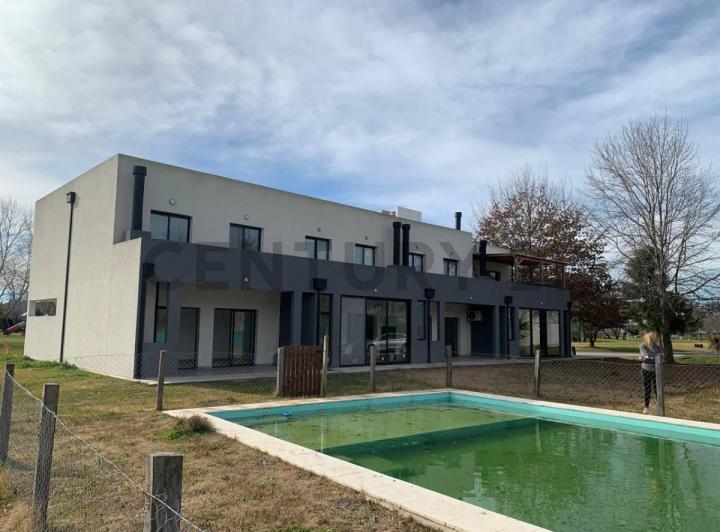 Casa · 128m² · 4 Ambientes · 2 Cocheras
