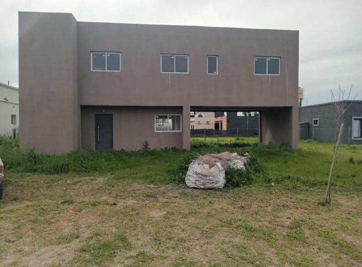 Casa · 110m² · 4 Ambientes · 3 Cocheras