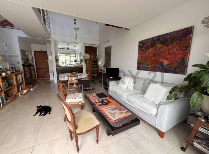 Casa · 149m² · 5 Ambientes · 2 Cocheras
