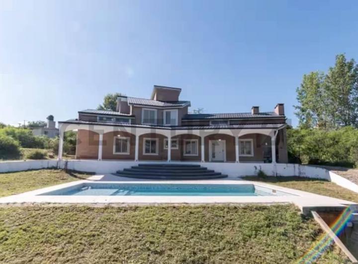 Casa · 520m² · 5 Ambientes