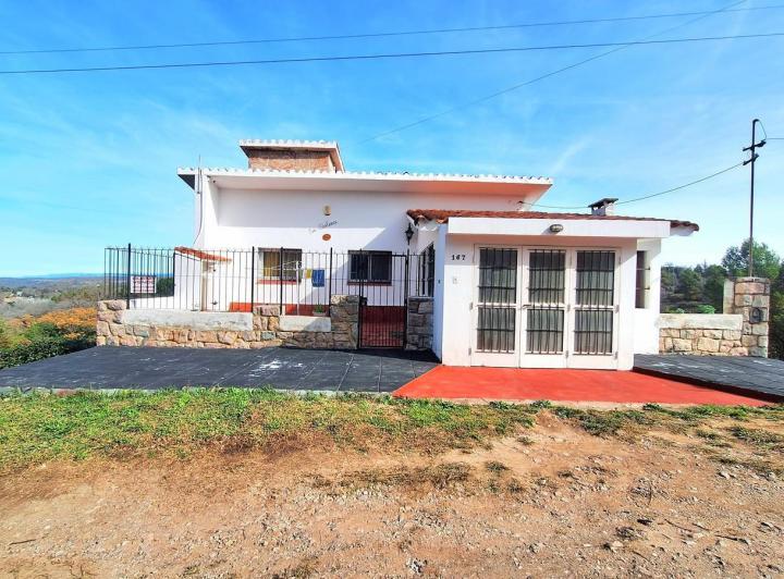 Casa · 1599m² · 7 Ambientes · 1 Cochera