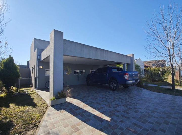 Casa · 178m² · 4 Ambientes · 2 Cocheras