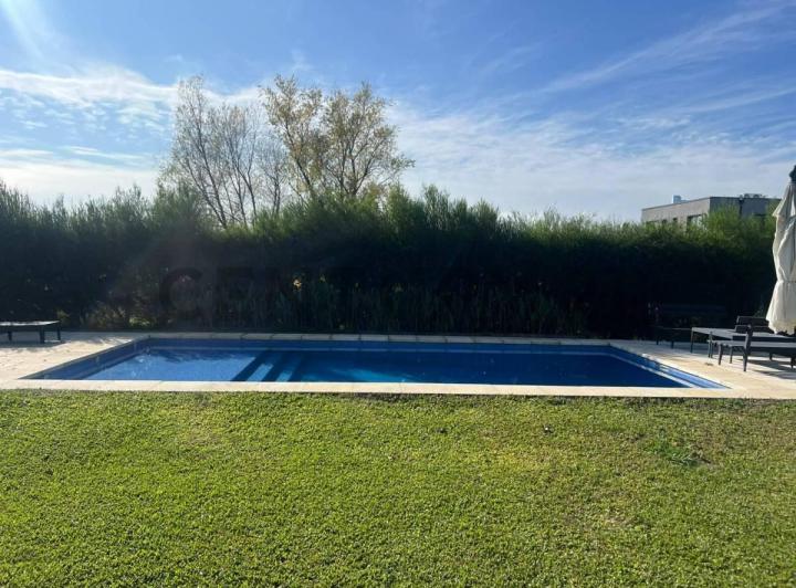 Casa · 179m² · 5 Ambientes · 2 Cocheras