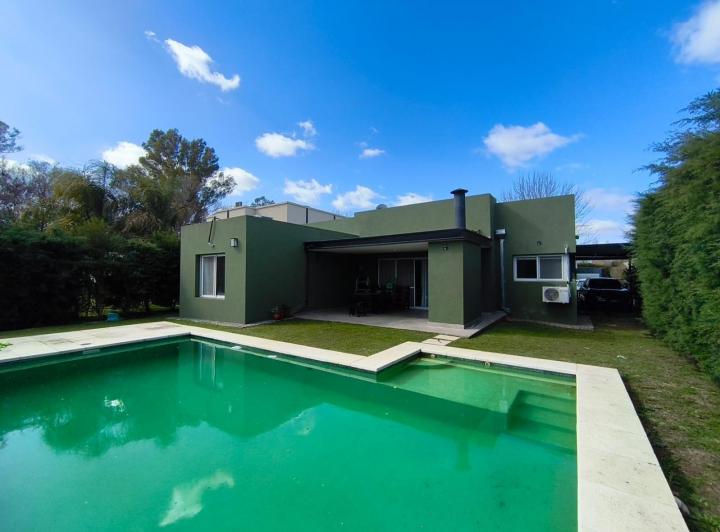 Casa · 205m² · 4 Ambientes · 1 Cochera
