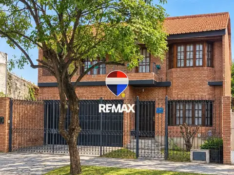 Venta casa 2 plantas en tres cerritos con cochera
