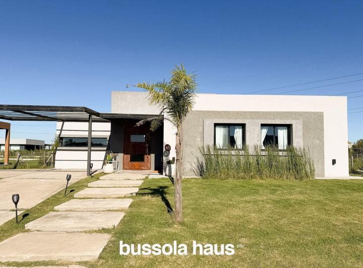 Casa · 162m² · 5 Ambientes · 2 Cocheras