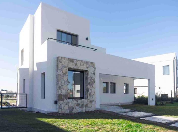 Casa · 154m² · 4 Ambientes · 2 Cocheras