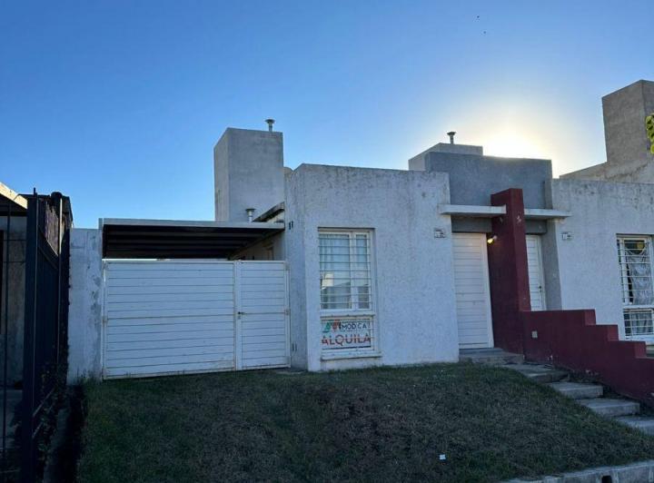 Casa · 65m² · 4 Ambientes · 1 Cochera