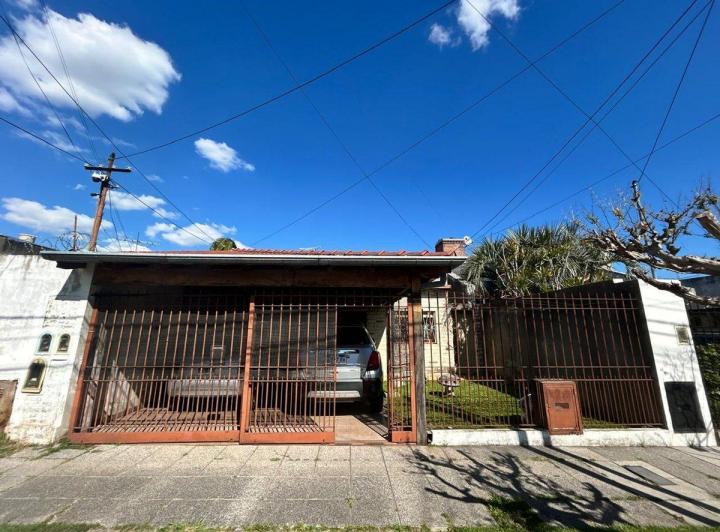 Casa · 100m² · 4 Ambientes · 2 Cocheras