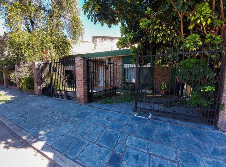 Casa · 83m² · 3 Ambientes · 2 Cocheras