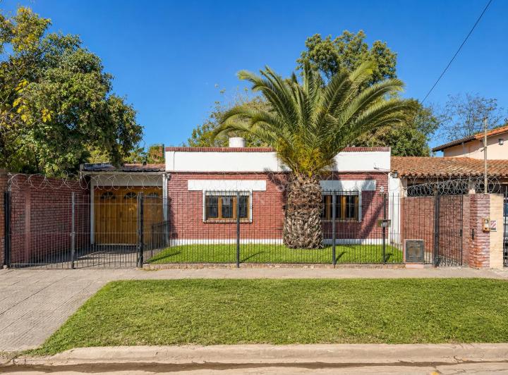 Casa · 95m² · 3 Ambientes · 1 Cochera