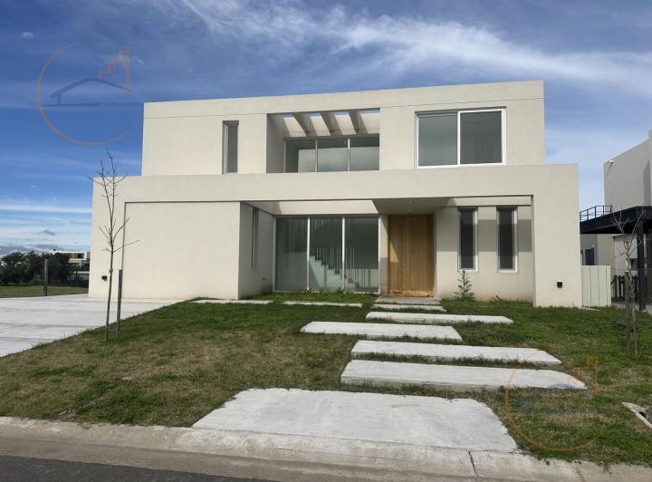 Casa · 263m² · 6 Ambientes · 6 Cocheras