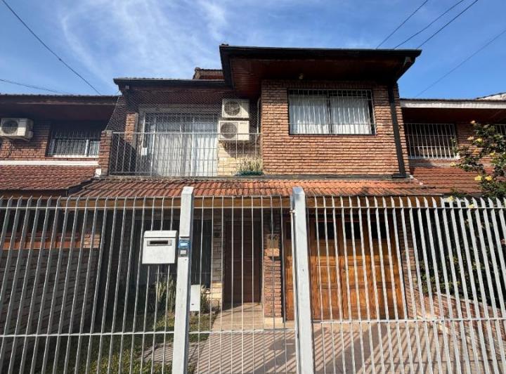 Casa · 200m² · 5 Ambientes · 1 Cochera
